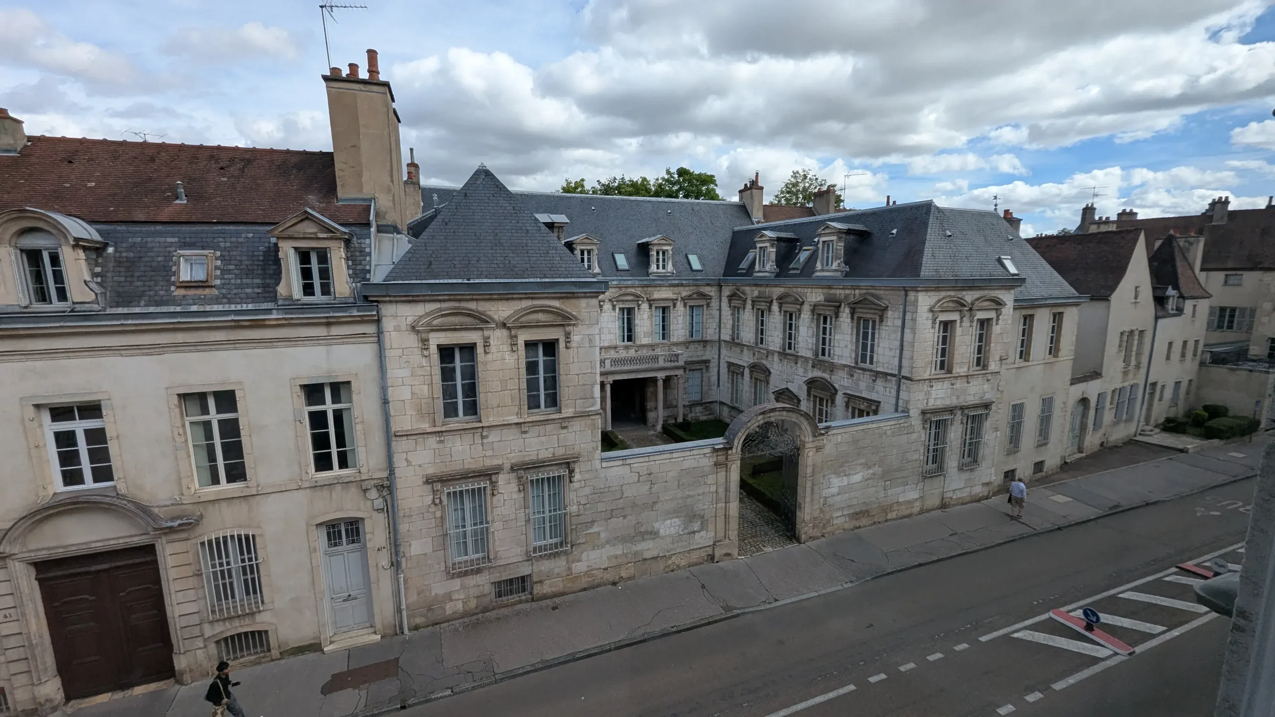 Pourquoi investir en LMNP à Dijon est pertinent