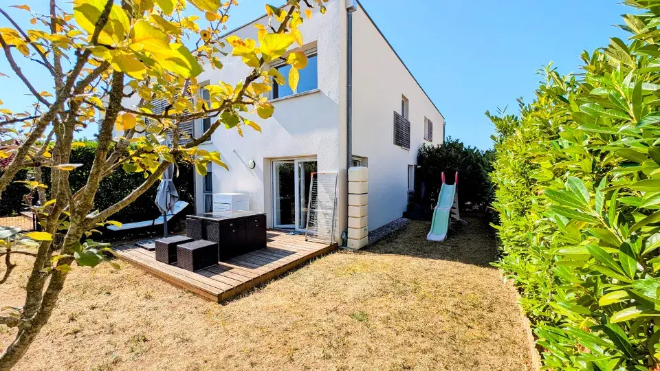 Jardin Appartement T5 94 m² à Brochon – 3 chambres